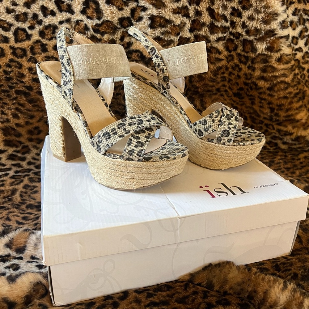Beautiful Leopard Platform Sandals